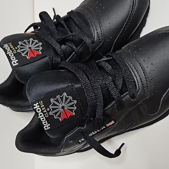 New Reebok Black Classic Leather Shoes - Big Kids Size 5.5 - Picture 2 of 5
